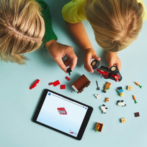 LEGO City - Czerwony traktor z przyczepą i owcą 60461