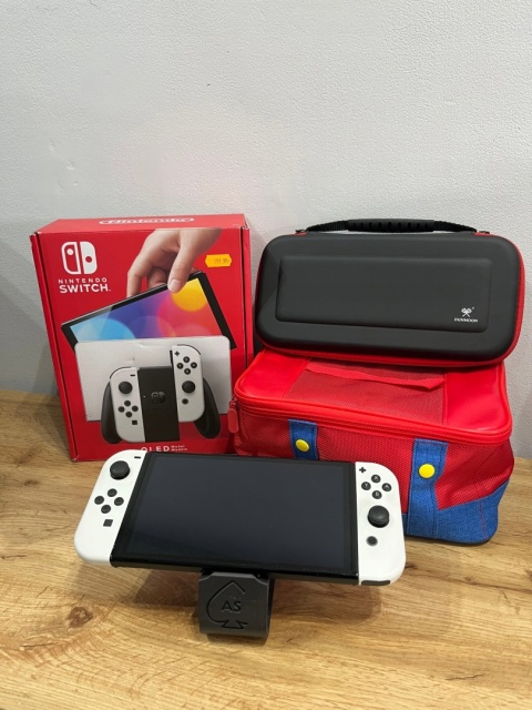 Konsola Nintendo Switch OLED + Akcesoria Używana