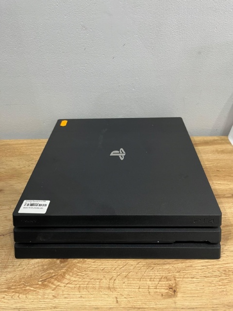 Konsola Playstation 4 PS4 Pro 1 TB Używana