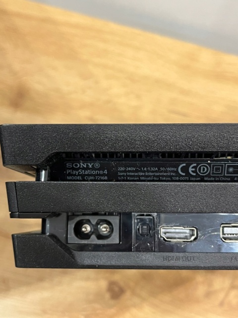 Konsola Playstation 4 PS4 Pro 1 TB Używana