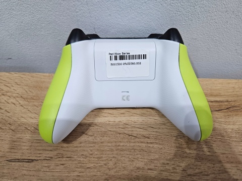 Pad Xbox Series Electric Volt Używany