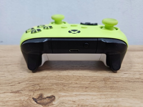 Pad Xbox Series Electric Volt Używany