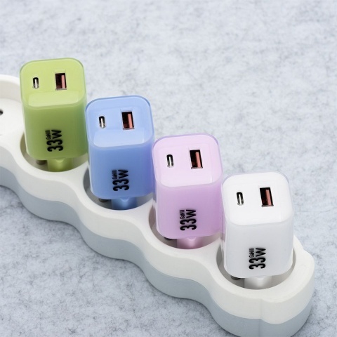FORCELL F-ENERGY Crystal Color GaN III VT-41 ładowarka sieciowa z silikonowym kablem 1 x Typ C + 1 x USB A PD QC4.0 33W fioletow