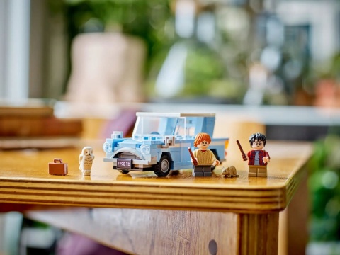 Klocki LEGO Harry Potter Latający Ford Anglia 76424