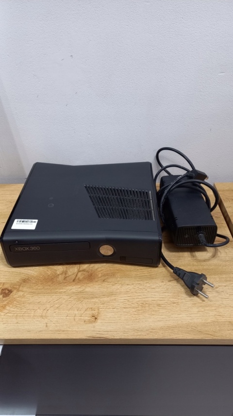 Konsola Xbox 360 Slim Używana