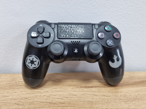 Kontroler SONY DualShock 4 Playstation 4 PS4 Star Wars | Używany Kontroler SONY DualShock 4 Playstation 4 PS4 Star Wars | Używany