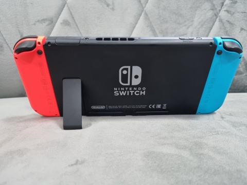 Konsola Nintendo Switch Niebiesko Czerwone + Karta Pamięci 128 GB | Używane Konsola Nintendo Switch Niebiesko Czerwone + Karta Pamięci 128 GB | Używane