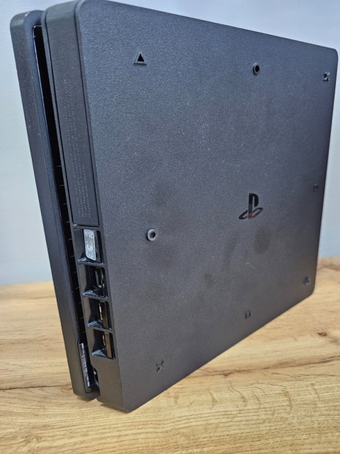 Konsola PlayStation 4 Slim 750GB + Oryginalny Pad DualShock 4 | Używana Konsola PlayStation 4 Slim 750GB + Oryginalny Pad DualShock 4 | Używana