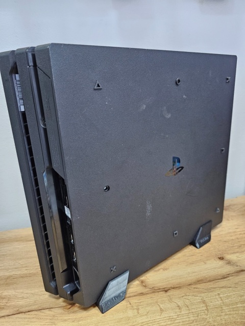 Konsola PlayStation 4 Pro 1 TB + Oryginalny Pad DualShock 4 | Używana Konsola PlayStation 4 Pro 1 TB + Oryginalny Pad DualShock 4 | Używana