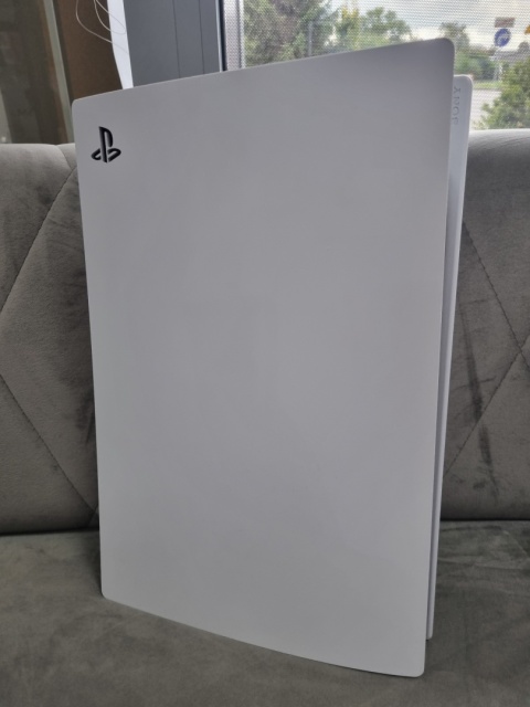 Playstation 5 FAT z napędem + Oryginalny Pad DualSense PS5 Używane Playstation 5 FAT z napędem + Oryginalny Pad DualSense PS5 Używane