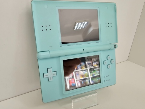 Konsola Nintendo DS Lite Turkusowa + Karta R4 Używana Konsola Nintendo DS Lite Turkusowa + Karta R4 Używana