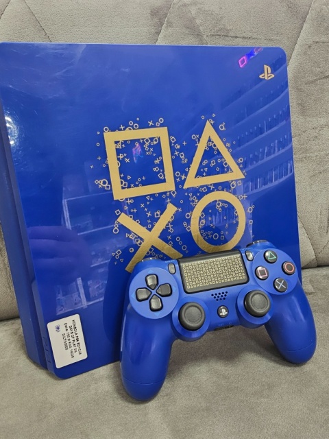 Konsola PlayStation 4 Slim Days of Play Special Edition 500 GB + Pad PS4 Dualshock Days of Play Używana Konsola PlayStation 4 Slim Days of Play Special Edition 500 GB + Pad PS4 Dualshock Days of Play Używana